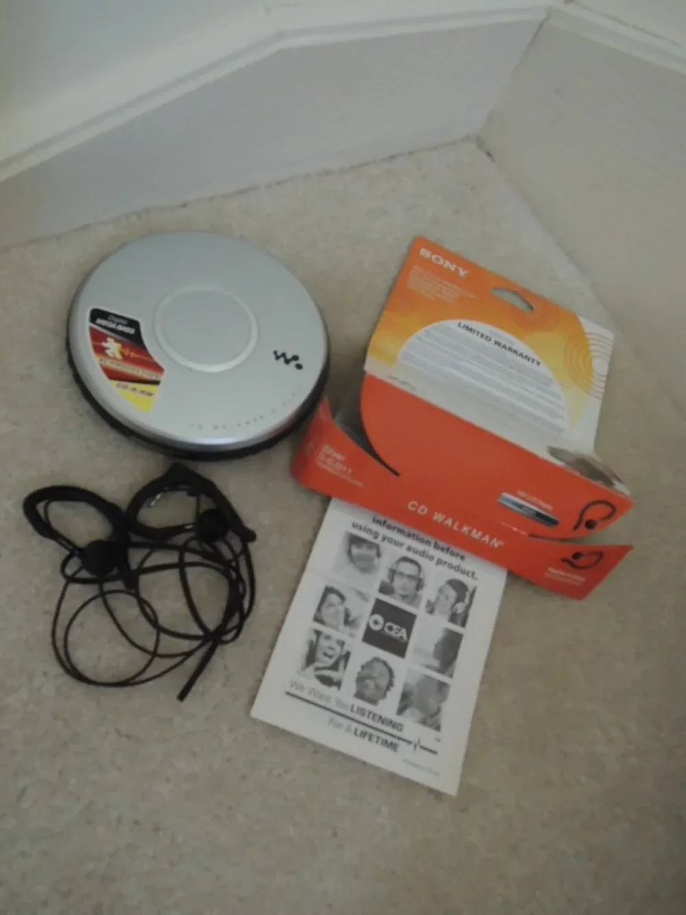 Sony D-EJ011 CD Player Silver CD-R/RW Walkman Disc Player + Over Ear Headphones